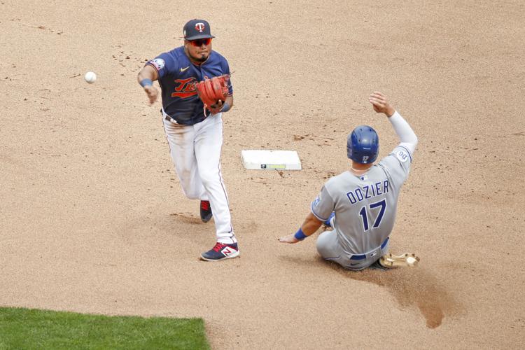 Whit Merrifield reaches 500 consecutive starts with Royals