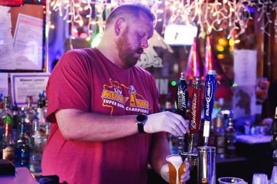 Pouring a draft beer (copy)
