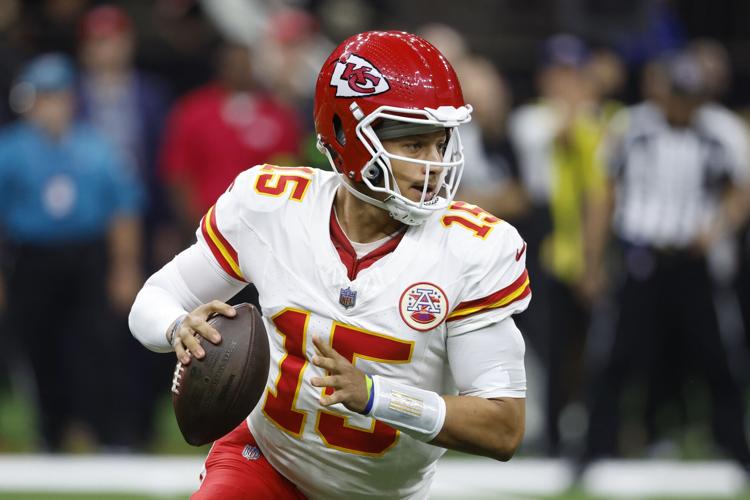 Burrow outduels Mahomes as Bengals beat Chiefs, earn playoff spot