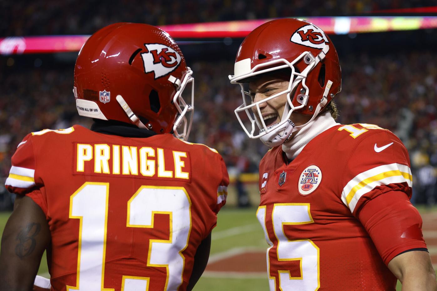 Chiefs defeat Steelers 42-21 behind Mahomes' 5 TD passes, Chiefs