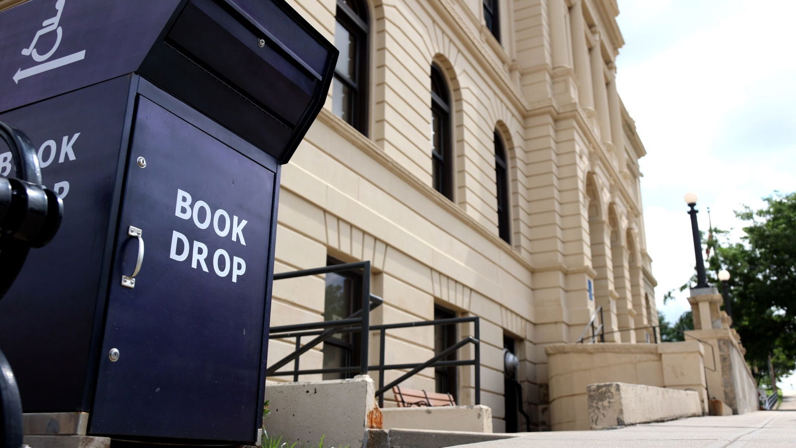 Friends of the Library to host vintage, collectible book sale Downtown ...