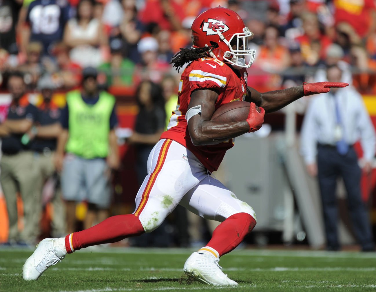 Chiefs lose Jamaal Charles in last-minute loss to Bears