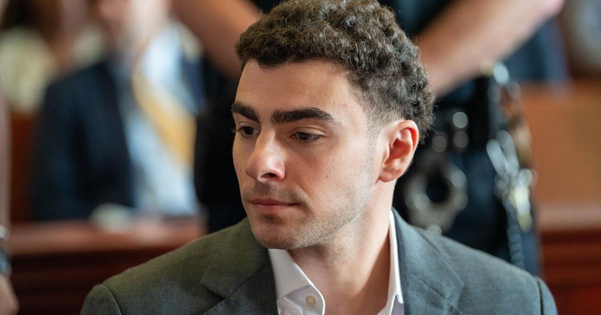 Luigi Mangione set to appear in court for expected guilty plea in killing of UnitedHealthcare CEO Luigi Mangione is expected to plead guilty Friday in the federal case stemming from the killing of the former UnitedHealthcare CEO on a Manhattan sidewalk By MICHAEL R. SISAK, LARRY NEUMEISTER and ALANNA DURKIN RICHER - Associated Press Aug 13, 2026 Aug 13, 2026 Updated 2 mins ago