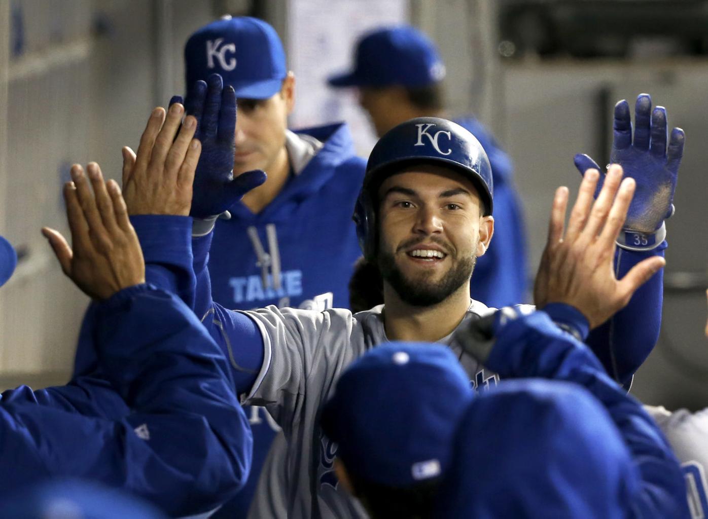 Royals' Cain fouls ball off knee, listed as day-to-day