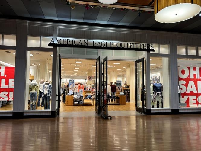 American Eagle Outfitters closing its doors at mall, Business