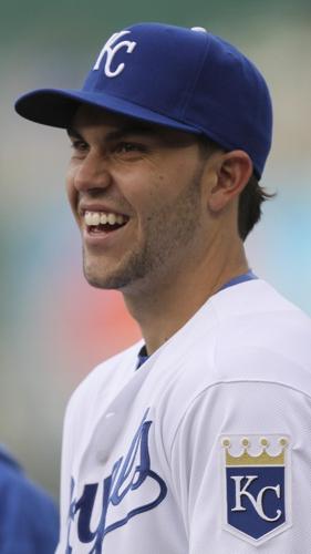 Hosmer, Royals avoid arbitration with 2-year deal