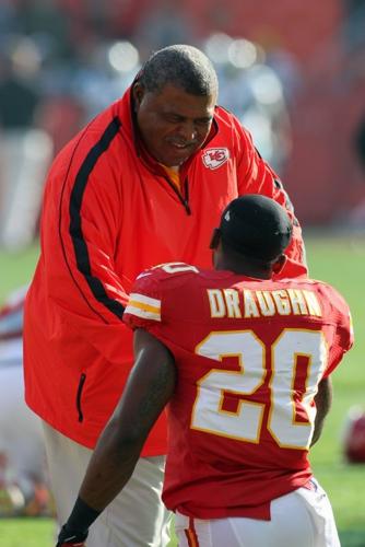 Romeo Crennel retires after almost 40 years as NFL coach