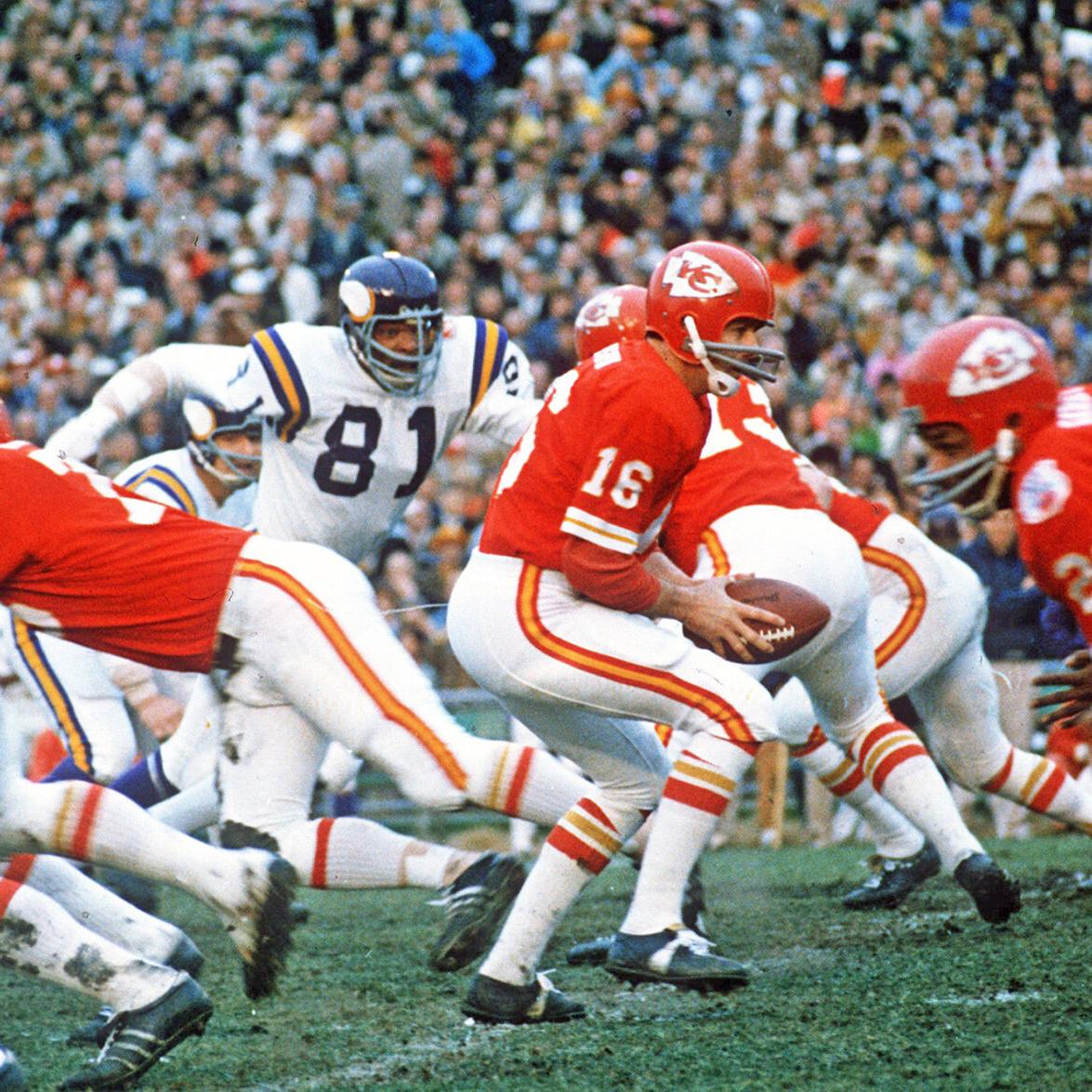 Hall of Fame Chiefs quarterback Len Dawson dies at 87