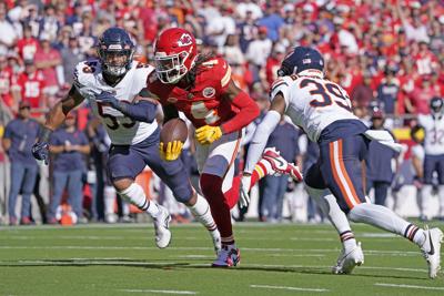Patrick Mahomes finds four receivers for touchdowns in red zone drills