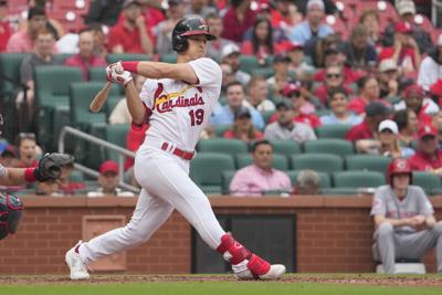 De La Cruz flashes speed, sparks Reds over Cardinals 4-3