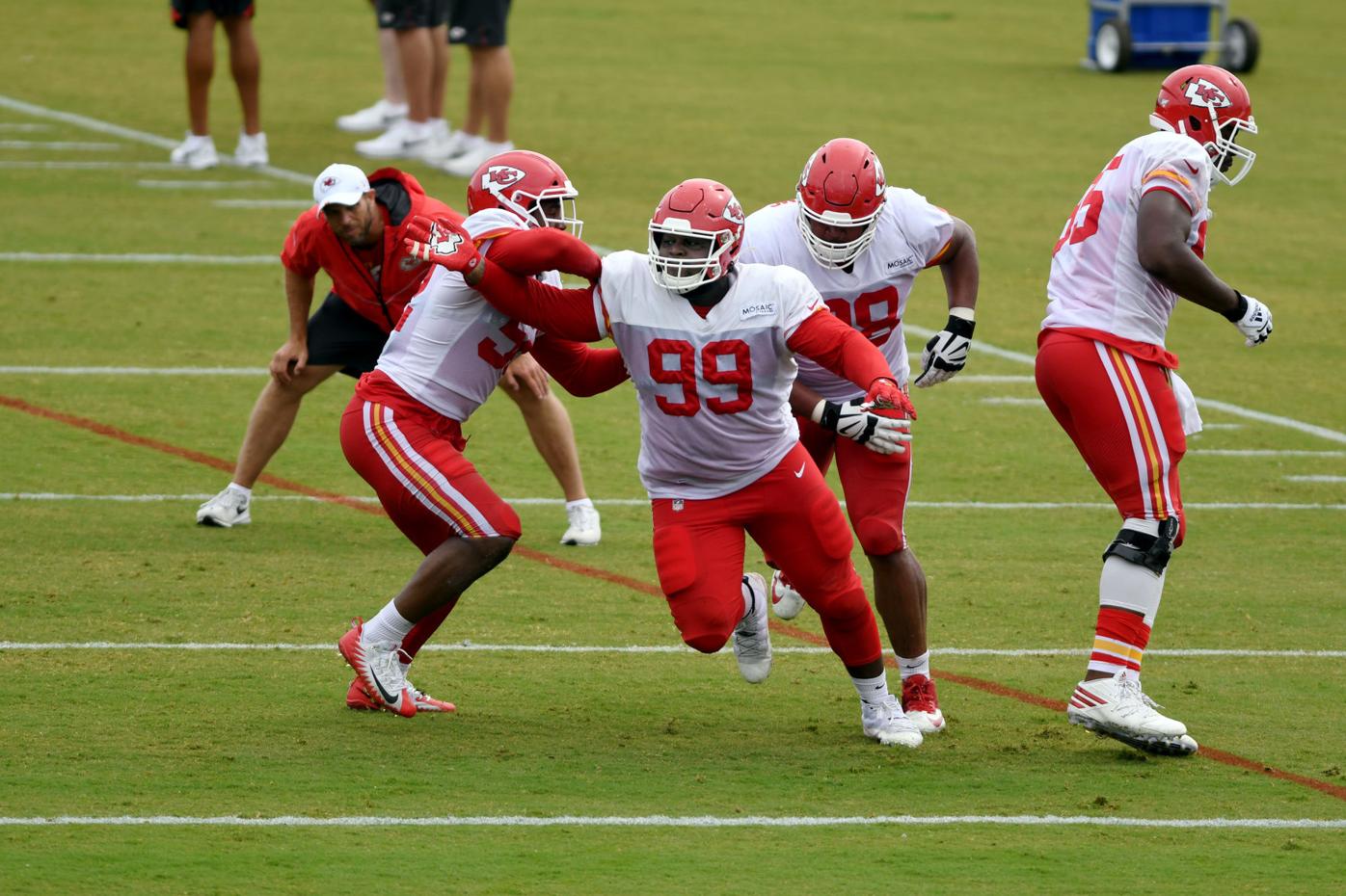 Kansas City Chiefs defensive tackle Khalen Saunders (99) comes