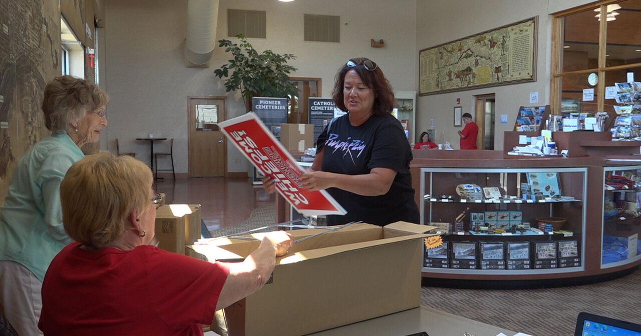 Chiefs fans show out to snag welcome signs - Vimarsana News
