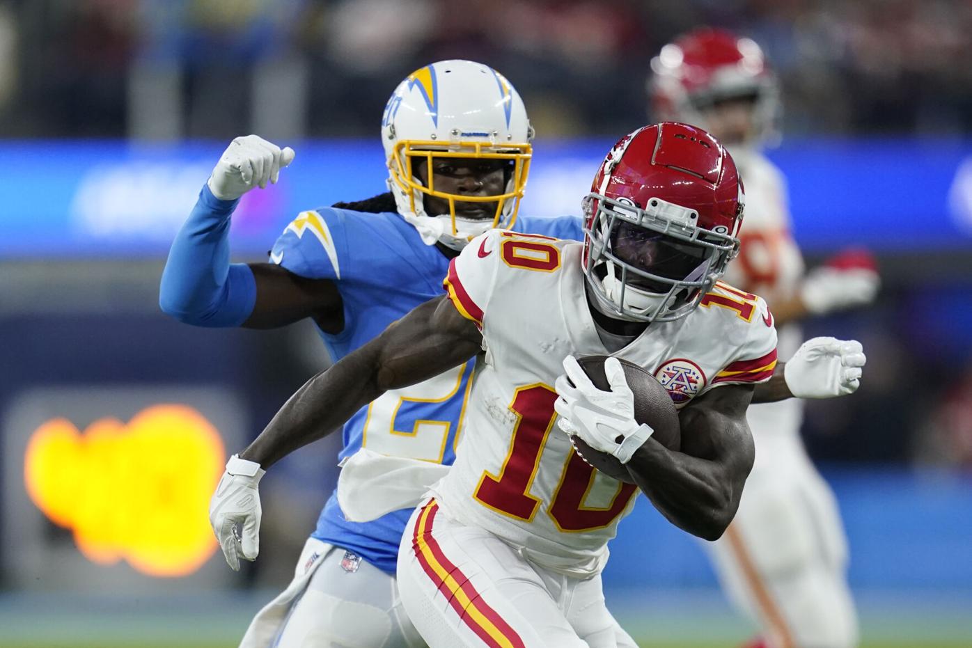 Dolphins trade for Chiefs WR Tyreek Hill