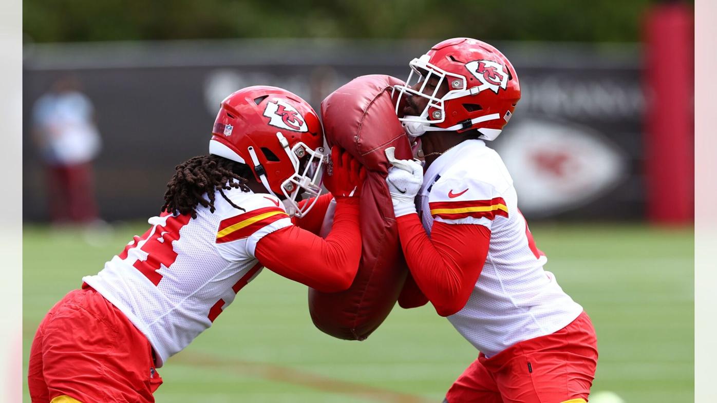 Chiefs rookie TE Noah Gray hosting youth football camp in his hometown