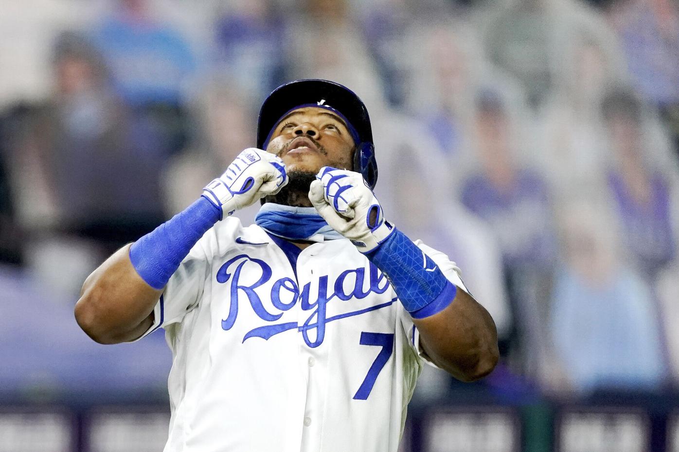 Dozier's two-run homer lifts the Royals to win over Detroit