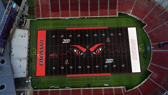 Turfgate Nippert Stadium Turf Not Changing Colors News Newsrecord Org