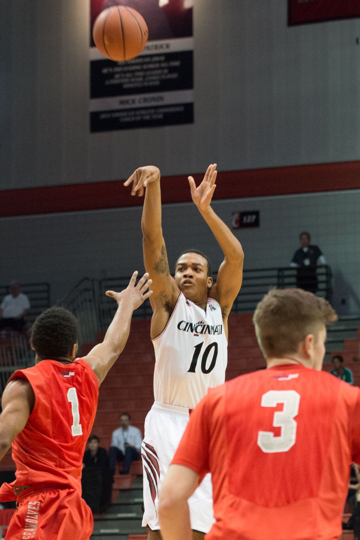 Men’s basketball rebounds after first loss of season Sports