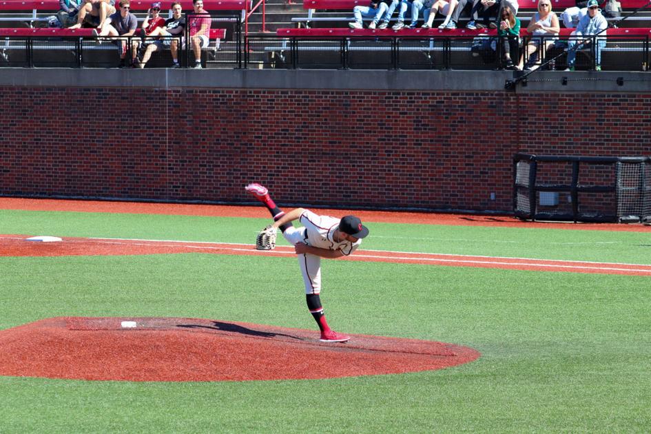 Photos Uc Baseball Defeats Emu Gallery Newsrecord Org
