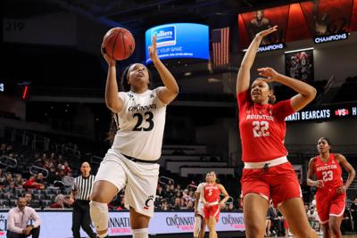 Uc Women S Basketball Bearcats Cruise Past Cougars On Thomas S