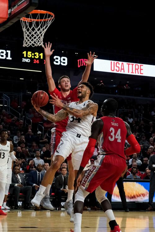 Uc Men S Basketball Bearcats Beat Unlv In Overtime Sports