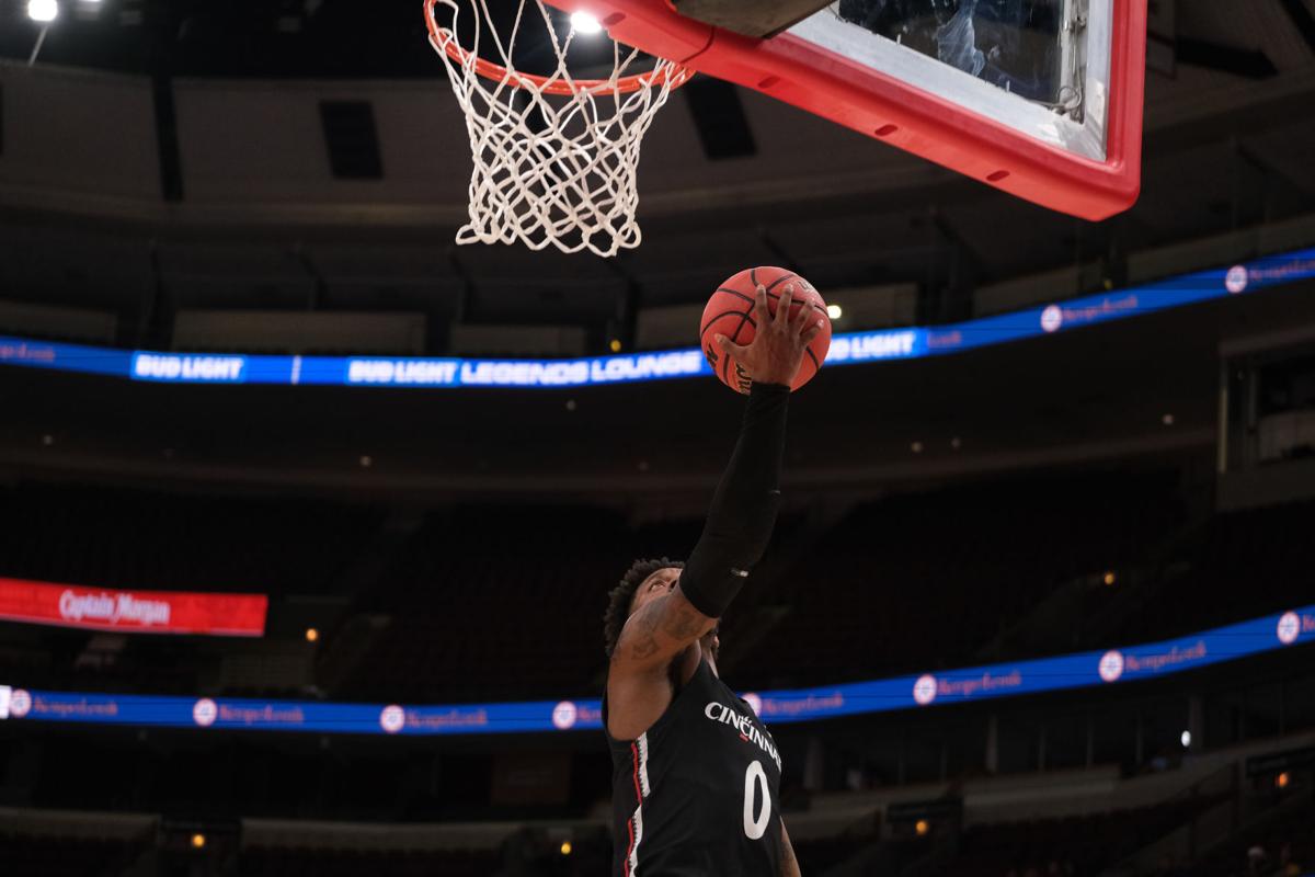 Uc Men S Basketball Falls To Iowa In Chicago Sports Newsrecord Org