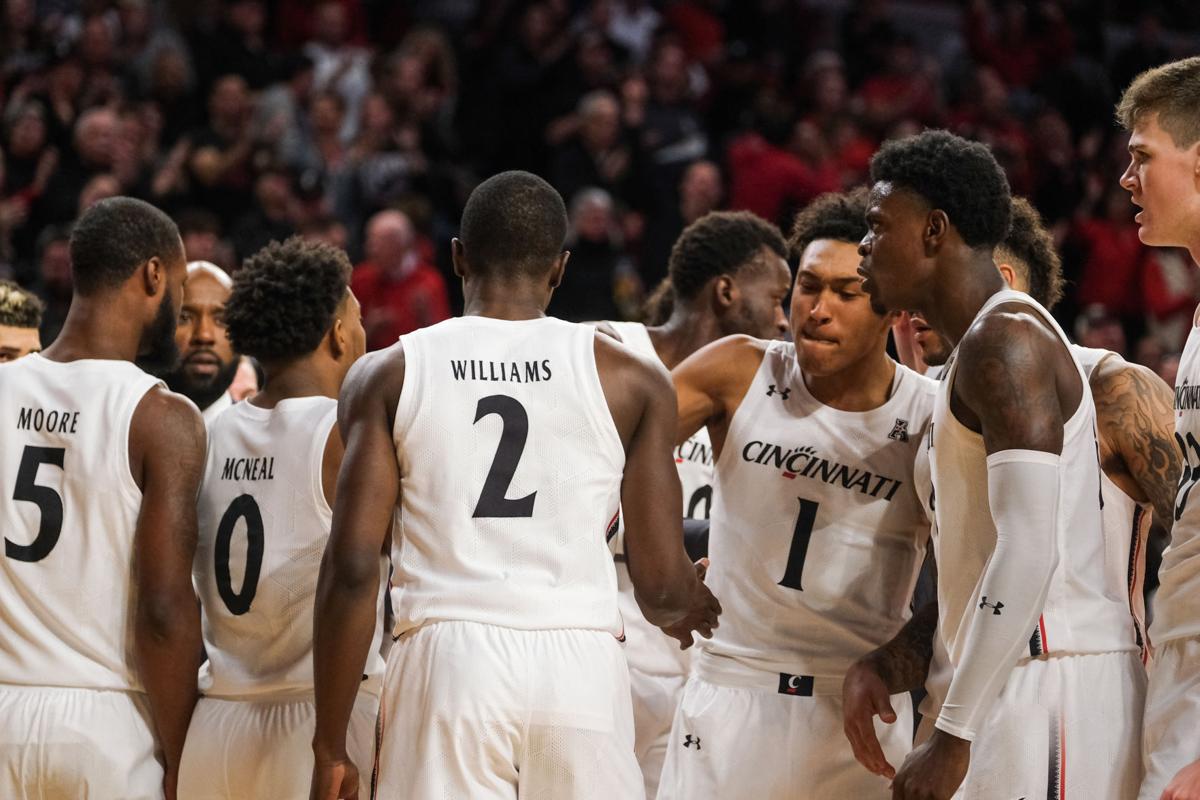 Uc Men S Basketball Bearcats Cruise Past Vermont Behind Williams