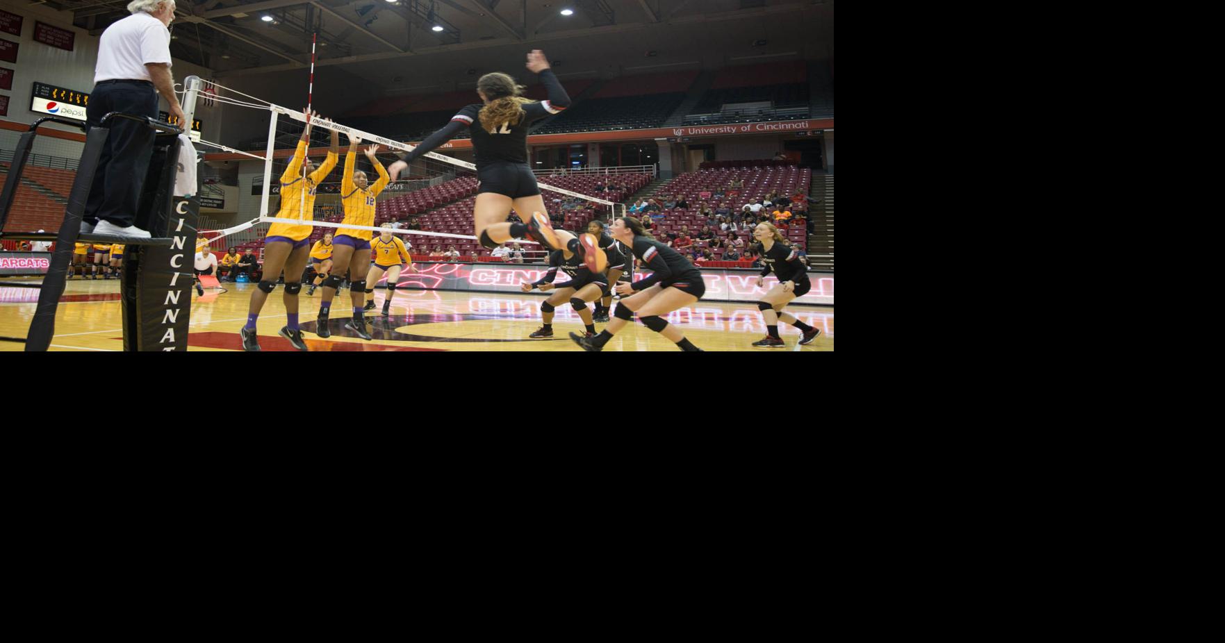 Women’s Volleyball hooks the East Carolina Pirates Sports