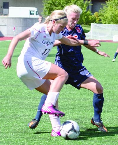 Women S Soccer Beats St John S Falls To Syracuse Sports Newsrecord Org