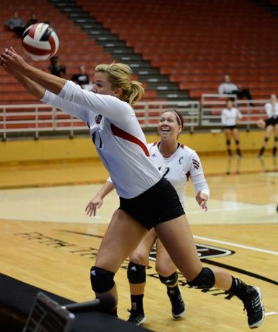 Uc Volleyball Dominates Pittsburgh Falls To Florida Sports Newsrecord Org