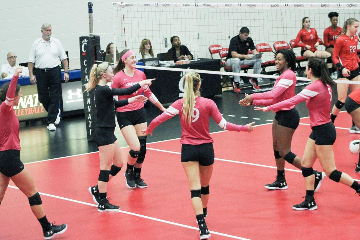 Volleyball Fights Off Houston For Fifth Conference Win Sports Newsrecord Org