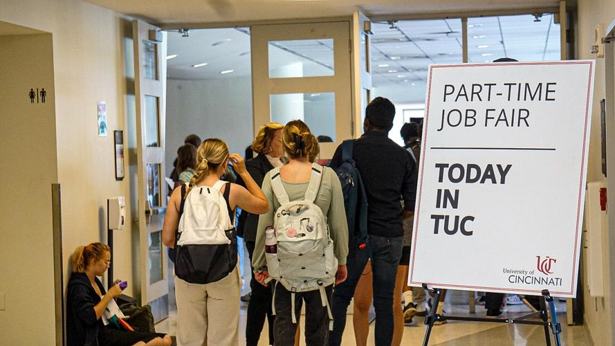 PHOTOS | Students hunt for jobs during part-time job fair, Aug. 31, 2022