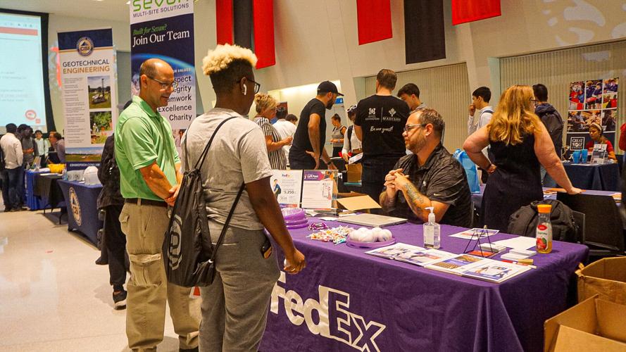 PHOTOS Students hunt for jobs during parttime job fair, Aug. 31