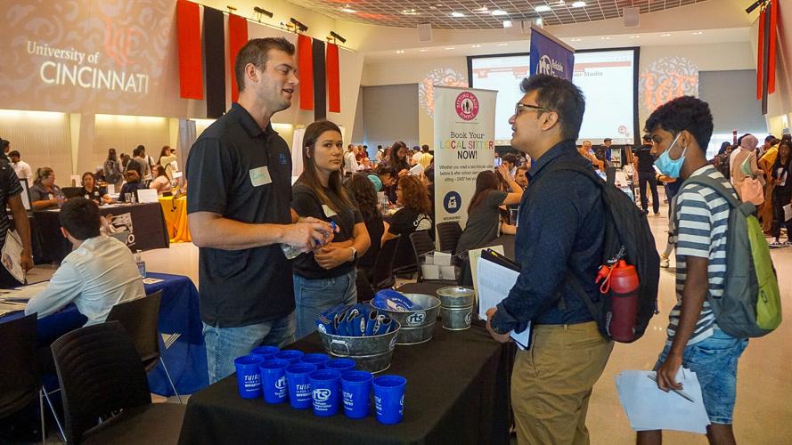 PHOTOS Students hunt for jobs during parttime job fair, Aug. 31