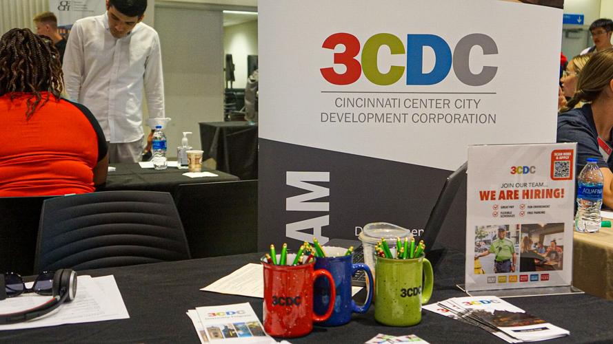 PHOTOS Students hunt for jobs during parttime job fair, Aug. 31