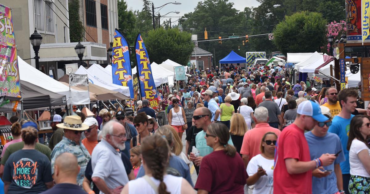 Large crowd fills expanded festival | Local News | newstopicnews.com