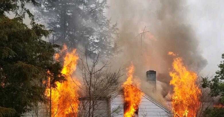 Fire destroys vacant house | Local News | newstopicnews.com