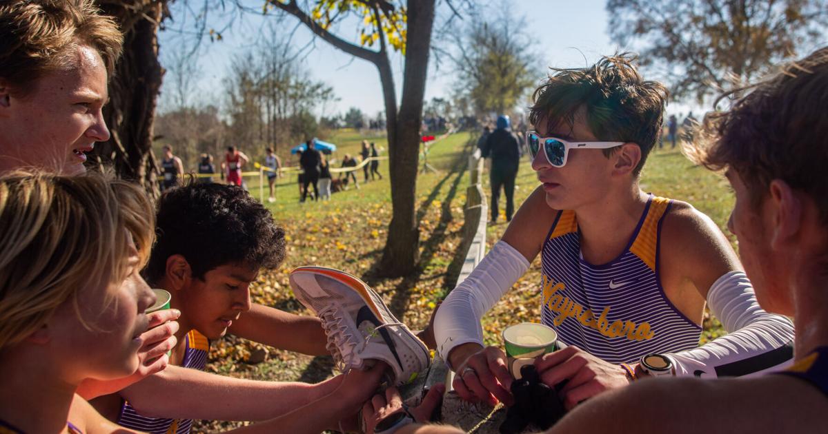 Waynesboro boys cross country team earns berth in VHSL Class 3 state meet