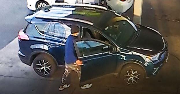 Police searching for suspects in armed robbery at Waynesboro gas station