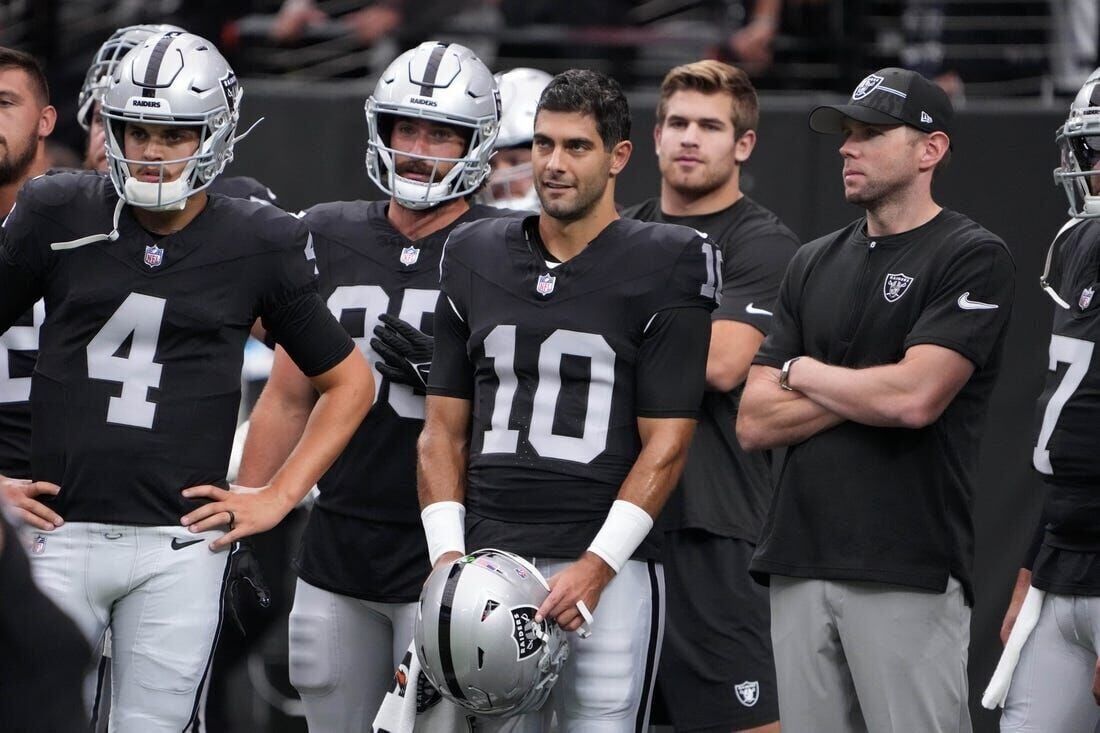 Raiders undecided on starting QB vs. Chargers