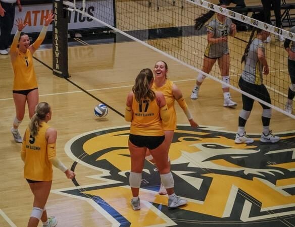 Fighting Squirrels Battle Back in Four-Set Match at Randolph