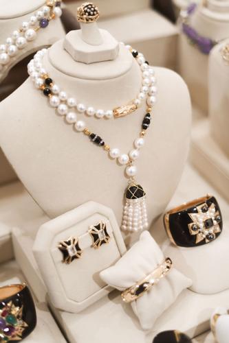 2023.2.1.SwanJeweler.AngelinaC-3.jpg
