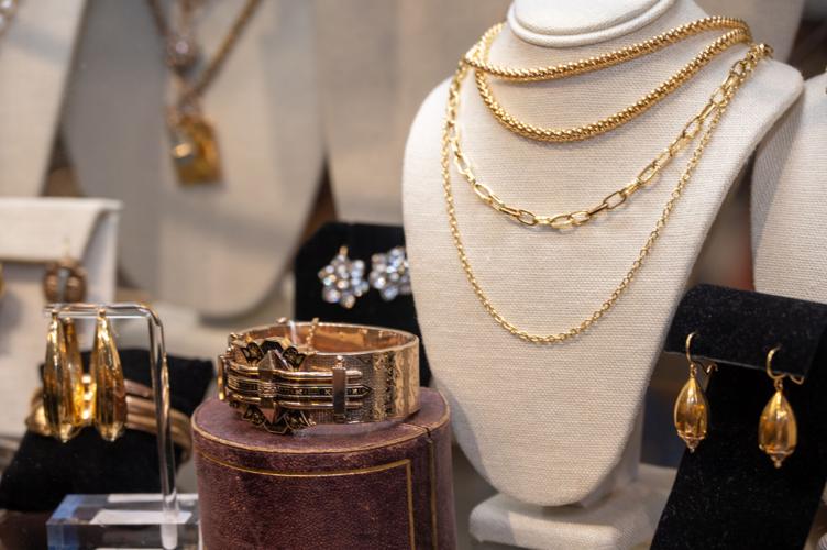 1.9.2025.AntiquesandGardenBourbon-9024.jpg