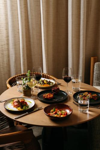 1HNV_1Kitchen_Dinner3.jpg.jpg