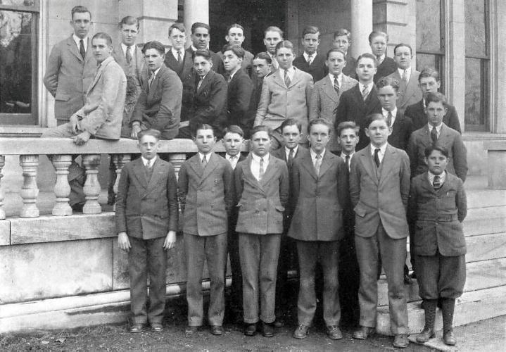 1927FreshmanClass.jpeg
