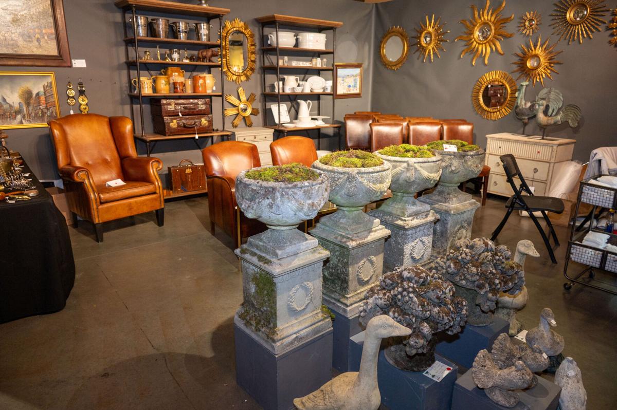 1.9.2025.AntiquesandGardenBourbon-8938.jpg
