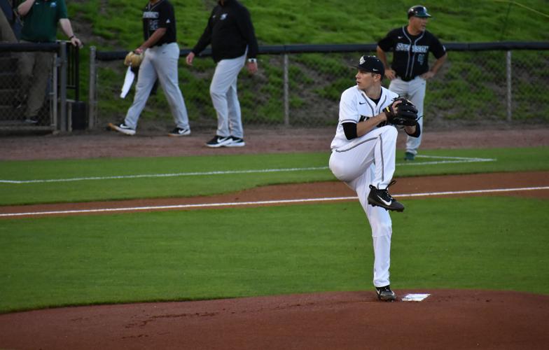 Photos: UCF baseball edges a 5-3 win over Stetson, <span  class=tnt-section-tag no-link>Multimedia</span>