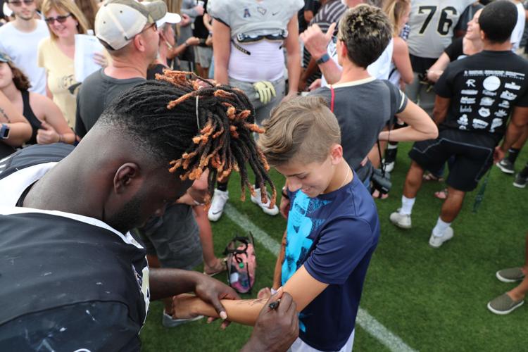 Bam signs arm