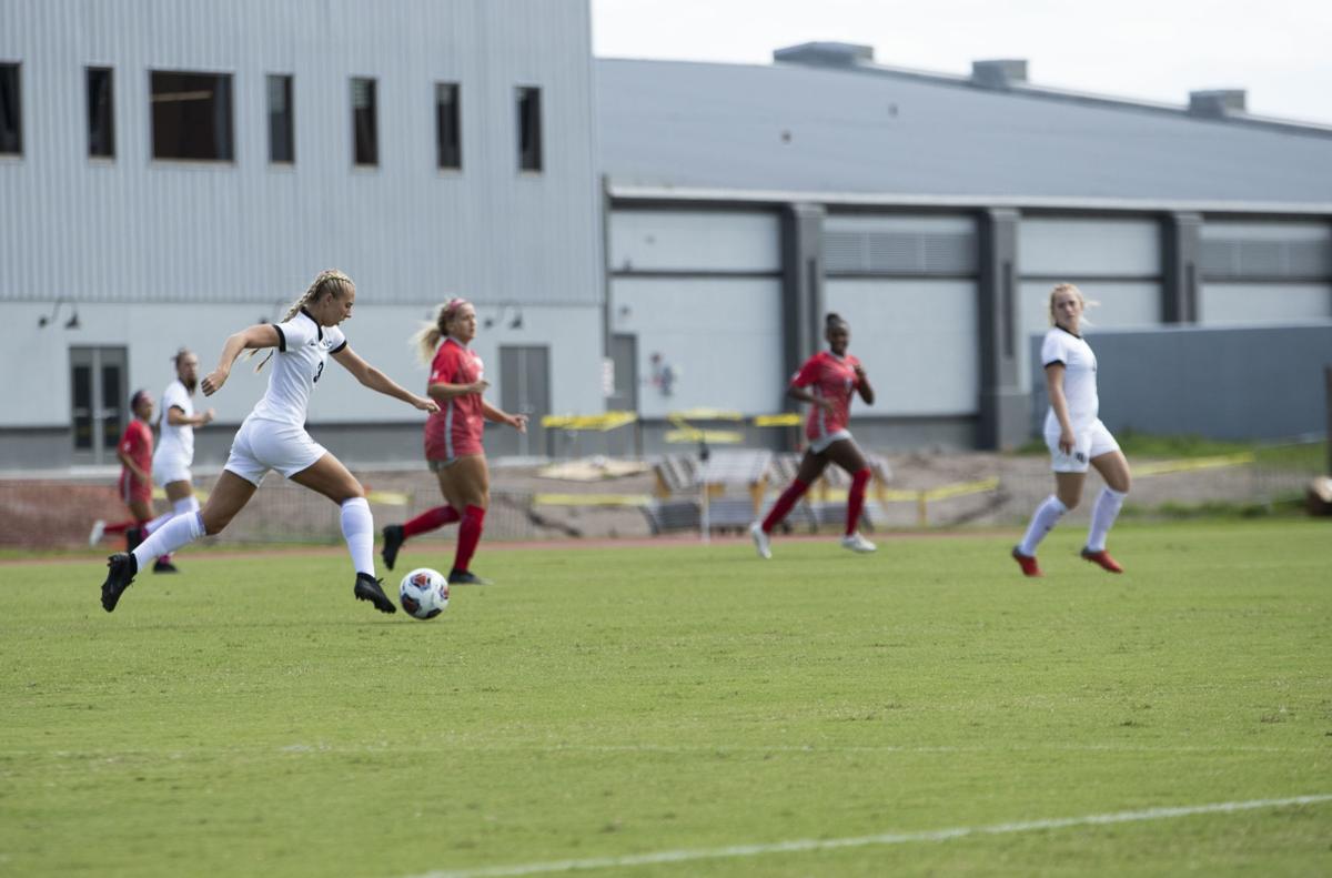Women's soccer vs Houston (gallery)