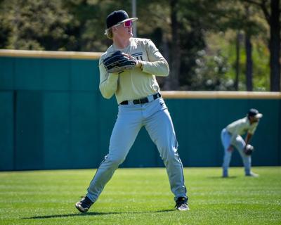 UCF baseball clinches series over Memphis in wild game