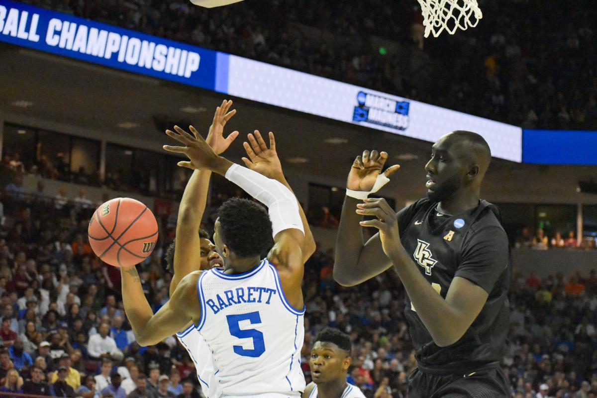_Tacko and Barrett at the basket